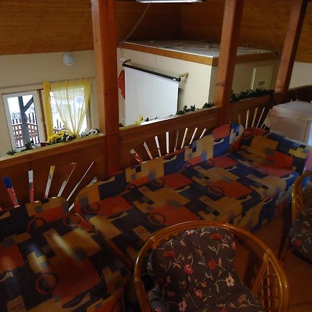Czermann Panzio Es Etterem Hotell Oroszlány Exteriör bild