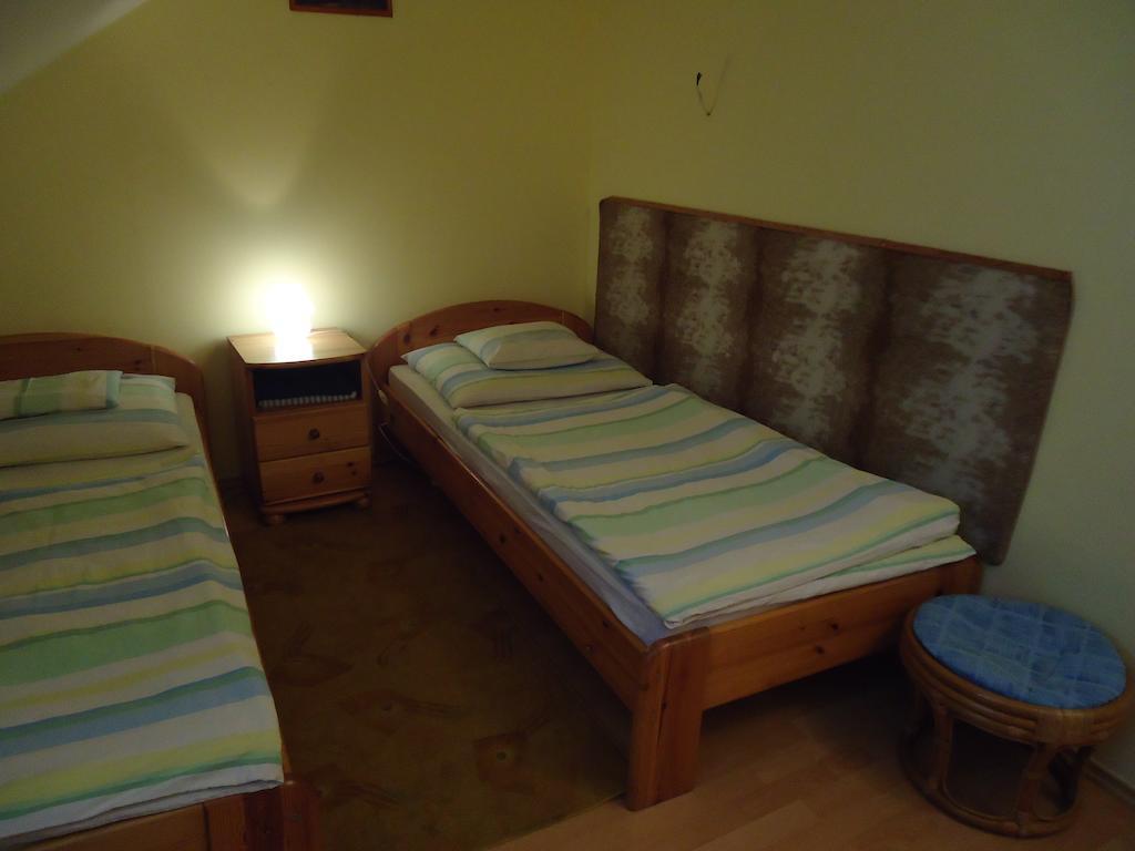 Czermann Panzio Es Etterem Hotell Oroszlány Exteriör bild