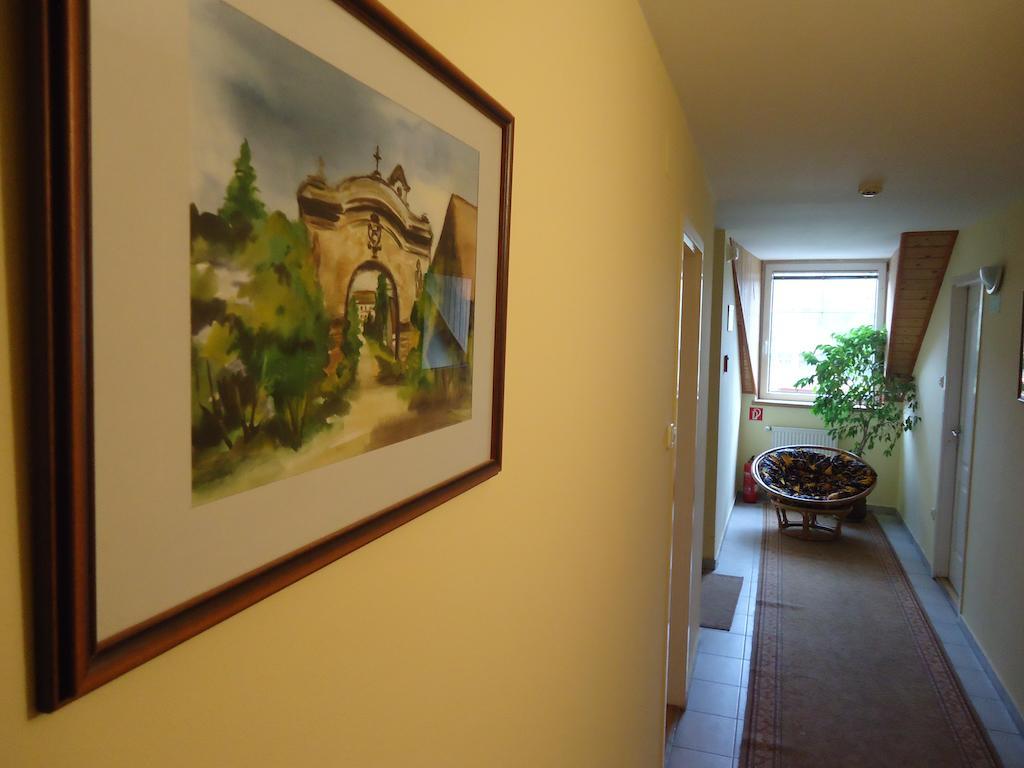 Czermann Panzio Es Etterem Hotell Oroszlány Exteriör bild